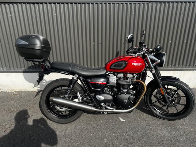 TRIUMPH STREET TWIN 900 - ST MAXIMIN