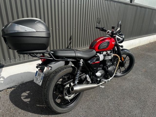 TRIUMPH STREET TWIN 900 - ST MAXIMIN
