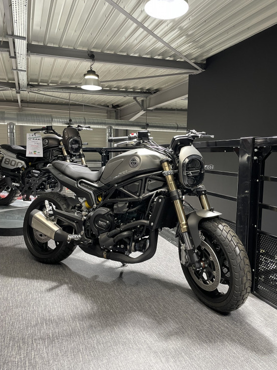 Benelli Leoncino 800 - ST MAXIMIN