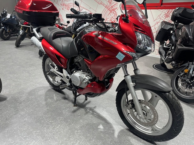 HONDA VARADERO 125 DELUXE - ST MAXIMIN